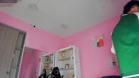 Snapshot of ian_castillo_ chatting on December 17, 11:16 am IAN CASTILLO online show from December 17, 11:16 am