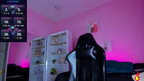 Snapshot of ian_castillo_ chatting on December 19, 11:17 am IAN CASTILLO online show from December 19, 11:17 am