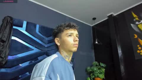 Snapshot of ian_castillo_ chatting on January 16, 11:14 am IAN CASTILLO online show from January 16, 11:14 am