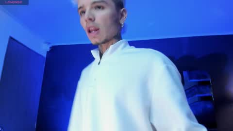 Snapshot of ian_castillo_ chatting on February 13, 11:56 pm IAN CASTILLO online show from February 13, 11:56 pm