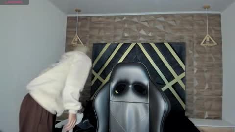 Snapshot of ian_castillo_ chatting on February 16, 11:17 am IAN CASTILLO online show from February 16, 11:17 am