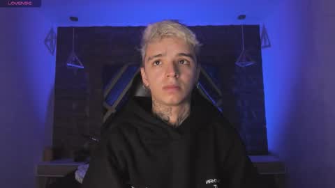 Snapshot of ian_castillo_ chatting on February 17, 11:18 am IAN CASTILLO online show from February 17, 11:18 am