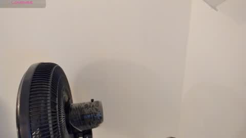 Snapshot of ian_castillo_ chatting on February 25, 11:09 am IAN CASTILLO online show from February 25, 11:09 am