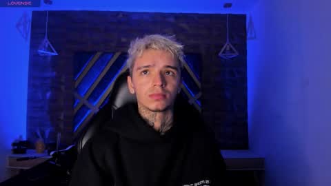 Snapshot of ian_castillo_ chatting on March 2, 11:17 am IAN CASTILLO online show from March 2, 11:17 am