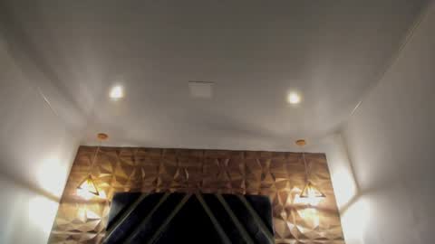 IAN CASTILLO online show from April 7, 11:10 am