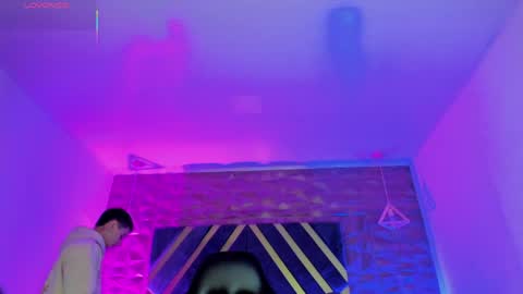 IAN CASTILLO online show from April 9, 11:15 am