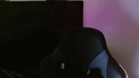 Ian Davis online show from April 6, 11:05 pm