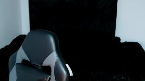 Ian Davis online show from April 8, 12:43 am