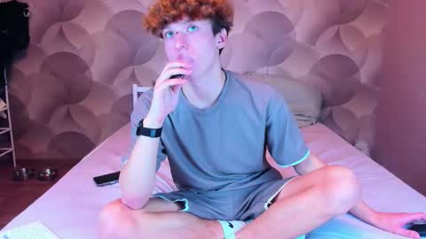 Ian Flor online show from December 17, 12:33 pm