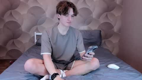 Ian Flor online show from April 28, 3:17 pm