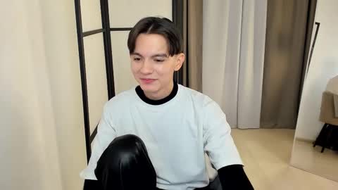 Snapshot of ian_harrickton chatting on February 7, 3:27 pm ian online show from February 7, 3:27 pm