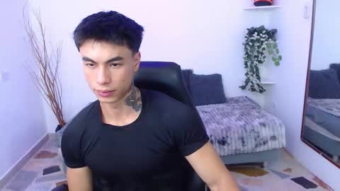 Snapshot of ian_west chatting on February 3, 12:10 pm Ian online show from February 3, 12:10 pm