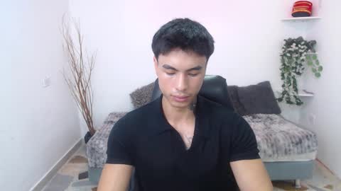 Snapshot of ian_west chatting on February 12, 11:49 am Ian online show from February 12, 11:49 am