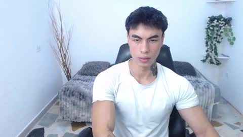 Snapshot of ian_west chatting on February 16, 11:50 am Ian online show from February 16, 11:50 am