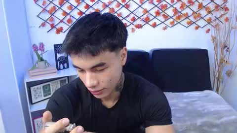 Snapshot of ian_west chatting on February 24, 11:52 am Ian online show from February 24, 11:52 am