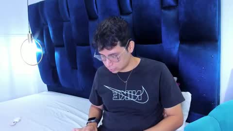 ian_yin online show from March 21, 4:06 am