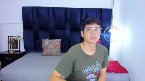 ian_yin online show from March 24, 3:44 am