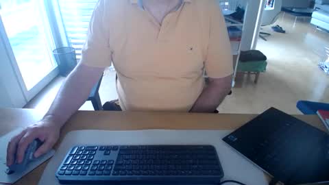 iandy12 online show from December 2, 7:14 am