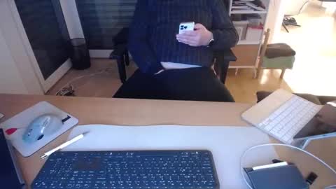 iandy12 online show from April 12, 9:42 pm