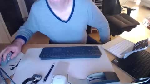 iandy12 online show from April 22, 9:38 pm