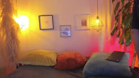 ian  online show from October 9, 3:48 am