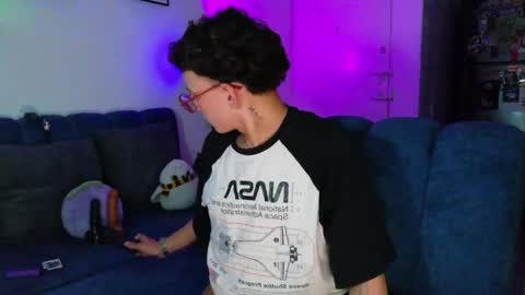 ian  online show from April 16, 1:39 am