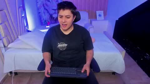 Snapshot of iangilbert chatting on September 15, 8:31 pm ian online show from September 15, 8:31 pm