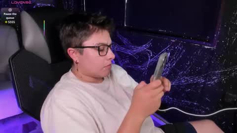 Snapshot of iangilbert chatting on September 24, 8:34 pm ian online show from September 24, 8:34 pm