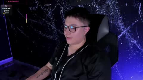 Snapshot of iangilbert chatting on September 29, 10:14 pm ian online show from September 29, 10:14 pm