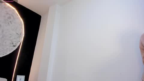 Snapshot of iangilbert chatting on October 21, 8:31 pm ian online show from October 21, 8:31 pm