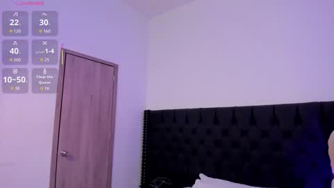 Snapshot of iangilbert chatting on November 7, 8:20 pm ian online show from November 7, 8:20 pm