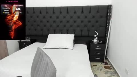 Snapshot of iangilbert chatting on November 24, 8:19 pm ian online show from November 24, 8:19 pm