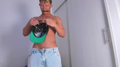 Snapshot of ianmachado777 chatting on December 16, 7:24 am Ian Machado online show from December 16, 7:24 am