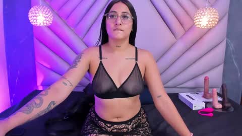 ibbie_ online show from April 14, 12:22 pm