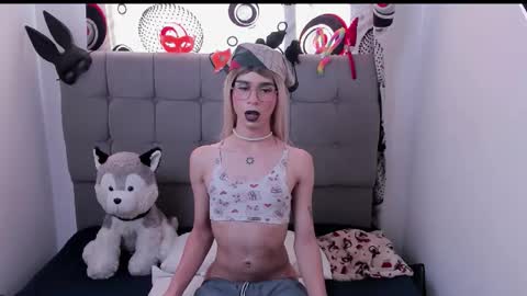 Snapshot of ibiza_cami chatting on September 15, 9:26 pm Camila online show from September 15, 9:26 pm