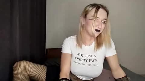 Snapshot of icebenz chatting on December 15, 2:43 pm Jade online show from December 15, 2:43 pm