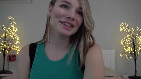 Danielle online show from February 9, 3:12 pm