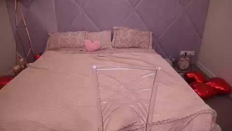 Danielle online show from March 4, 1:50 pm