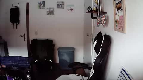 Snapshot of iceoli123 chatting on February 16, 4:25 pm iceoli123 online show from February 16, 4:25 pm