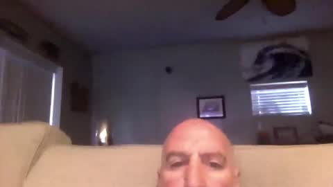 Snapshot of icumming chatting on April 18, 11:03 am icumming online show from April 18, 11:03 am