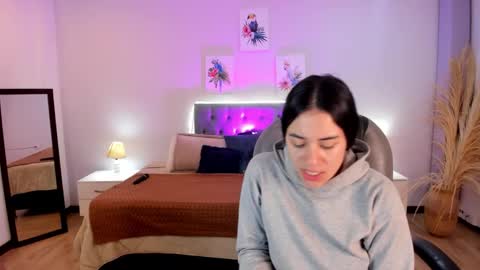 Icy online show from January 10, 11:45 am