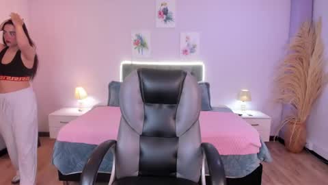 Icy online show from April 15, 11:28 am