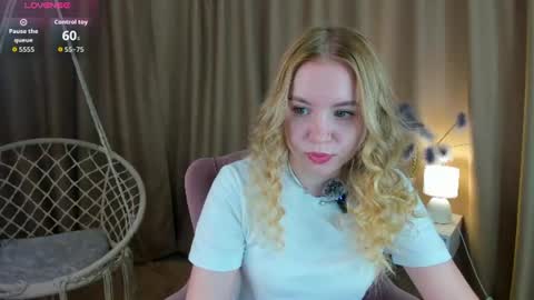 Snapshot of ida_lewiss chatting on June 22, 12:35 am Ida online show from June 22, 12:35 am