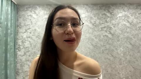 Snapshot of idellmannheim chatting on November 17, 1:06 pm Sofi online show from November 17, 1:06 pm