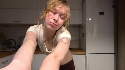 Sarah online show from April 8, 4:18 pm