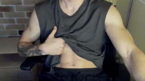Snapshot of idkiww chatting on October 25, 8:14 pm yo online show from October 25, 8:14 pm