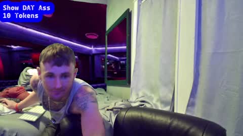 Snapshot of igetherwetter chatting on December 17, 5:18 am Amiri Roue online show from December 17, 5:18 am