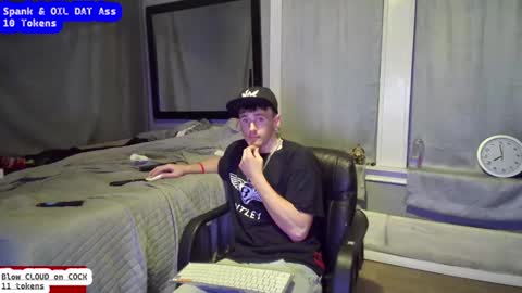 Snapshot of igetherwetter chatting on December 24, 6:33 am Amiri Roue online show from December 24, 6:33 am