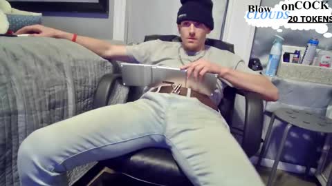 Snapshot of igetherwetter chatting on December 27, 1:00 am Amiri Roue online show from December 27, 1:00 am