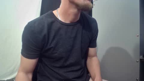 Snapshot of igetherwetter chatting on October 30, 8:05 am Amiri Roue online show from October 30, 8:05 am